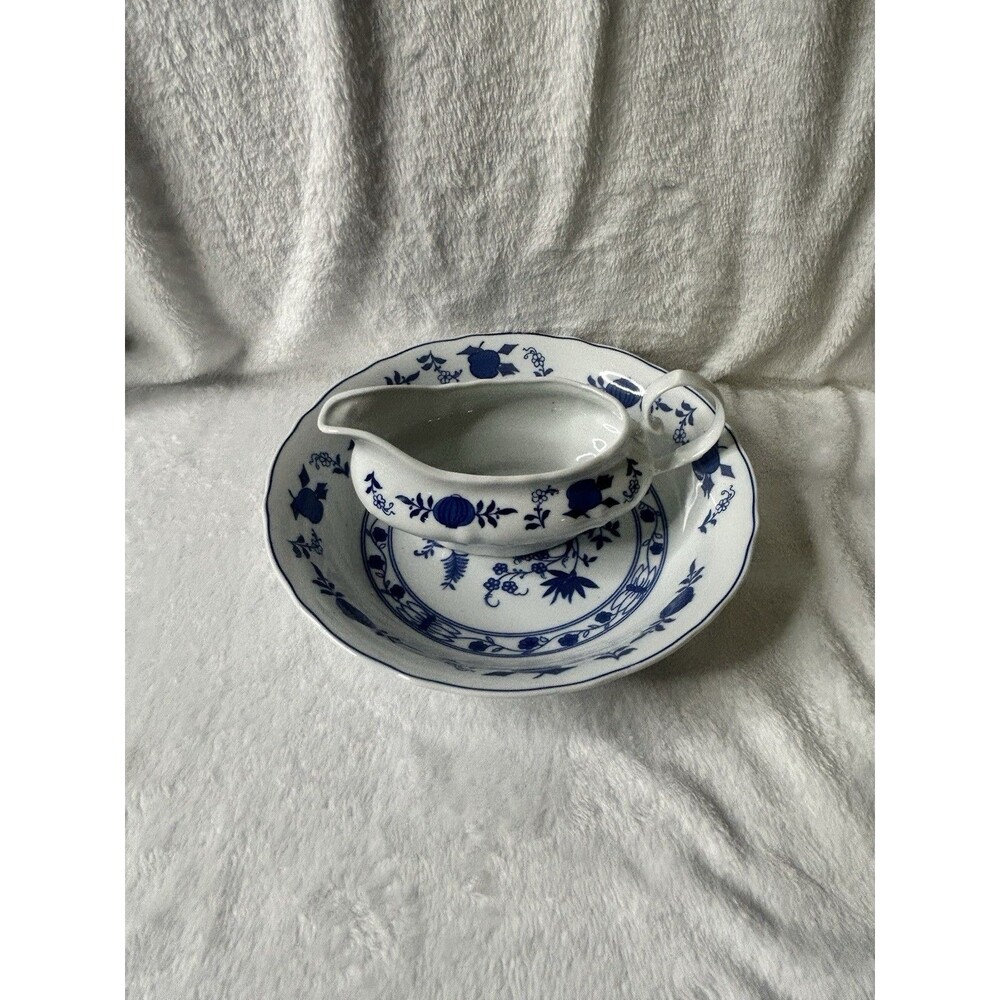 Vintage Wellco Krefeld Blue Onion Gravy Boat & Soup Plate Set Germany Kobalt